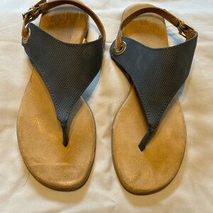 Like new White Mountain Blue and Tan Thong Sandals Size 8